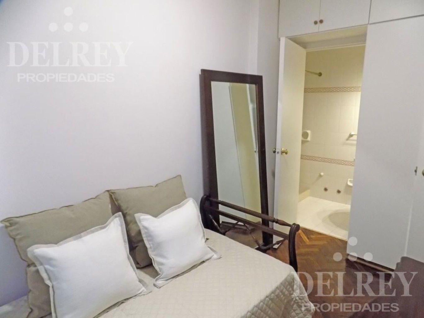 Apartamento En Alquier Y Venta De Dormitorios En Pocitos Con Patio En